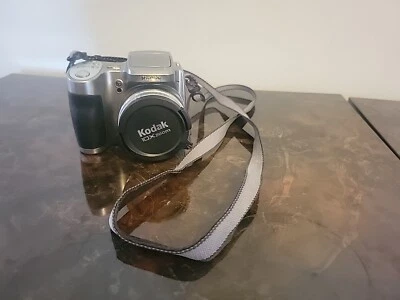 Kodak EasyShare Z740 - 5 Megapixel Digital Camera- Parts Only - No SD Card - Image 1 of 4