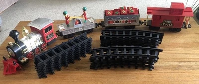 FAO Schwartz Train Set Complete 30 Piece Motorized Track TESTED 2017 Christmas - Image 1 of 4