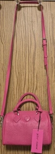 Betsey Johnson Pink Skulls Medium Barrel Geldbörse - Bild 1 von 4