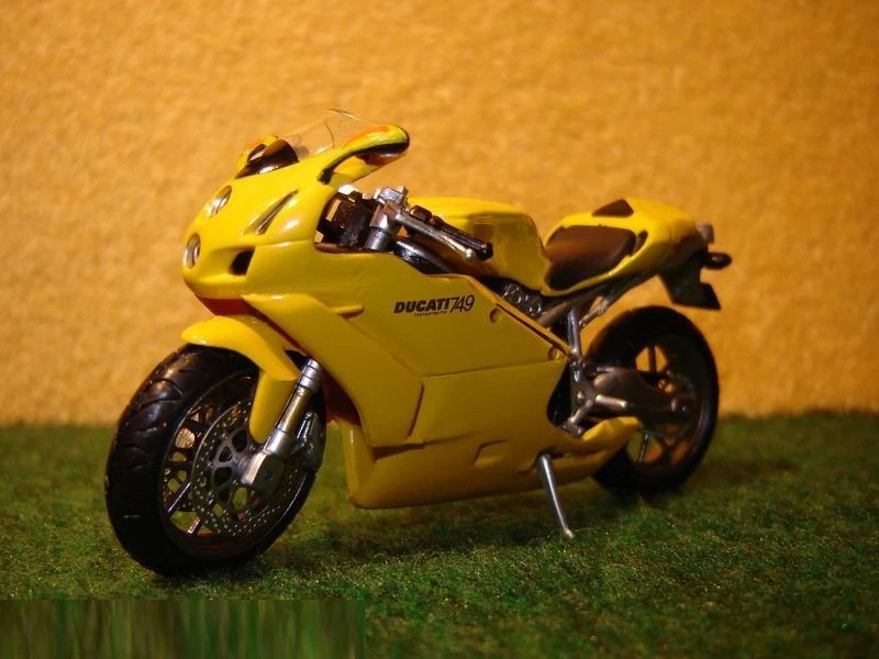 1:24 Ducati 749 Testastretta Gelb ALTAYA 00288 - Bild 1 von 1