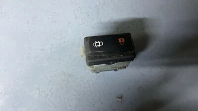 Renault Convertible Central Window Lock Switch 28082 - Image 1 of 3