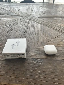 Apple AirPods 4th generation ANC ( active noise cancelling) - Zdjęcie 1 z 7