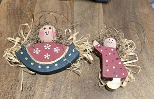 2 Landhaus Holz Weihnachtsbaum primitiv Engel Ornament Posten - Bild 1 von 3