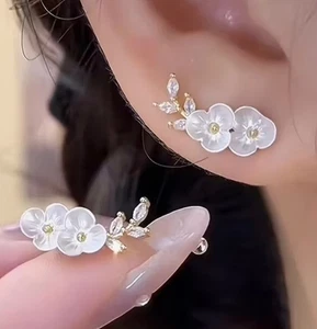 Ohrringe. Kamelie Ohrringe, hochwertiger Schmuck. Ohrstecker - Bild 1 von 4