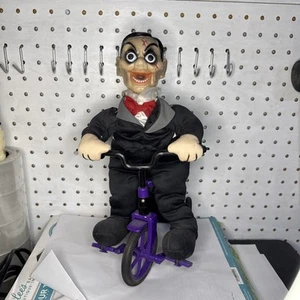 Manichino ventriloquo pelle d'oca schiaffo su triciclo raro Halloween funziona - Foto 1 di 6