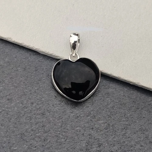 Colgante de piedras preciosas de corazón de ónix negro de plata de ley 925 hecho a mano joyería Foto 1 de 4