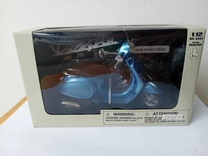 Vespa Primavera Blau 1:12 New Ray Newray Moto Scooter Die Cast Modell 57553 - Bild 1 von 2