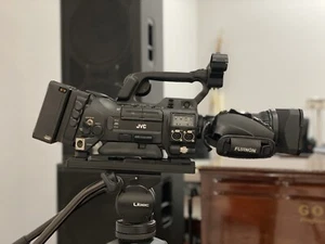 JVC GY-HM850CHU with Fujinon XT17s x 4.5BRM-K3- ProHD SHOULDER CAMCORDER HEAD - Picture 1 of 20