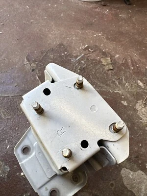 2021 日产 Leaf 前钢保险杠支架右 — 第 1/2 张图片