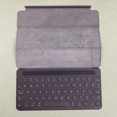 Apple iPad Smart Keyboard Model A1772 For iPad 7,8,9, & Air 3 Grey Made in China - Image 1 of 4