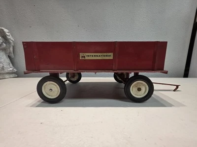 Vagón barcaza acampanado vintage años 60 Ertl International Harvester acero prensado 1/16 Foto 1 de 4