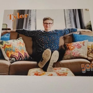 Pinup Tyler Oakley / Olivia Holt - Imagen 1 de 2