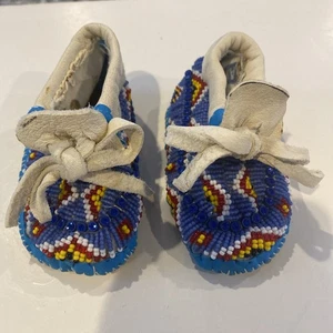 Native American  Beaded Handmade Moccasins Newborn or doll 4" Length x 2" Wide - Picture 1 of 10