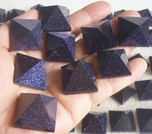 10 pezzi Reiki pietra dorata blu lampi piramidi cristallo lucido guarigione 3 cm - Foto 1 di 10