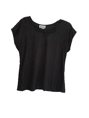 Joanna Woman’s Crinkle Sleeveless Top Size Medium Black Embroidered Neckline Foto 1 de 4