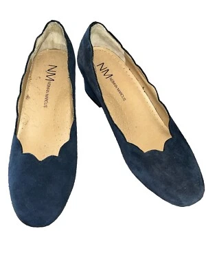  Neiman Marcus Mujer 8M Azul Gamuza Ribete Festoneado Bombas Tacones Diseñador Bloque Foto 1 de 4