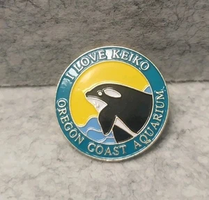 Vintage I Love Keiko Souvenir emaillierte Anstecknadel Oregon Küste Aquarium - Bild 1 von 2