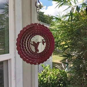 Hummingbird Wind Spinner Metal Hanging 6.5" Magenta Enamel 3D Kinetic Art NWT - Picture 1 of 3