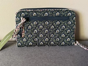 Vera Bradley Large Tab WALLET MISTLETOE LATTICE NEW  SHIPS SAME DAY - Picture 1 of 10