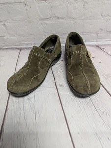 Scarpe mocassino Clarks Bendables scamosciate oliva zeppa 39307 donna 8,M pull-on usate in ottime condizioni - Foto 1 di 8