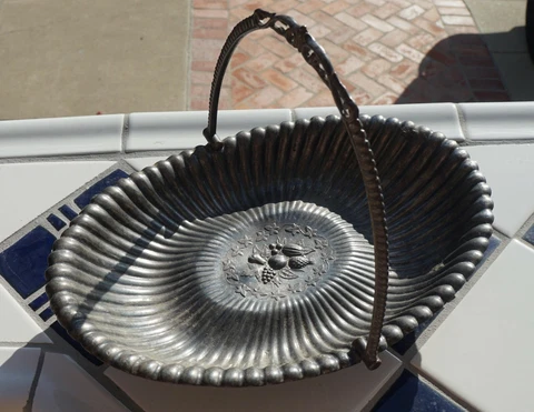 Basket Oval Fruit Bowl Hinged Handle Quadruple Silverplate 4 Footed Cover