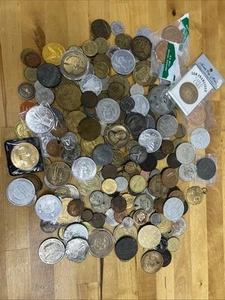 Gran Lote de Varios Surtidos Varias Fichas Vintage Medallas Coleccionables - 4+lbs - Imagen 1 de 13