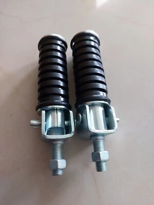 SUZUKI TS100-TS125-TS185-TS250-RV50-RV90-RV125 FOOTREST REAR 1 PAIR BRAND NEW - Image 1 of 2