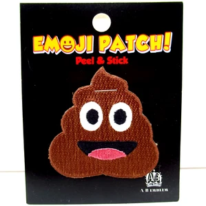 Parche Poo Emoji Pelar y Pegar Bordado Divertido Hierro Caca En Embalaje Original - Imagen 1 de 7