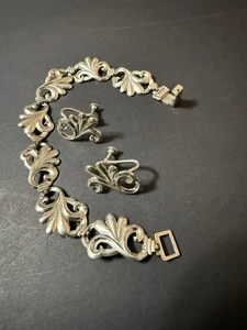 Vintage W.E. Richards Sterling Repousse Scrolled Panel Bracelet And Earrings - Picture 1 of 7