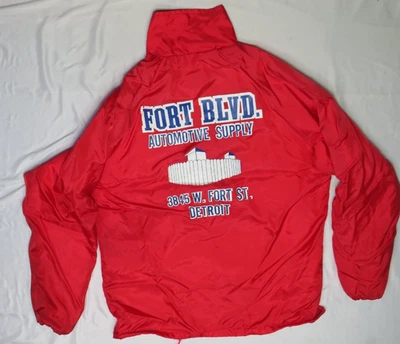 FORT BLVD. CHAQUETA A PRESIÓN ROJA PEQUEÑA DETROIT VINTAGE PARA HOMBRE AUTO SUPPLY HECHA EN EE. UU. GLENN Foto 1 de 4