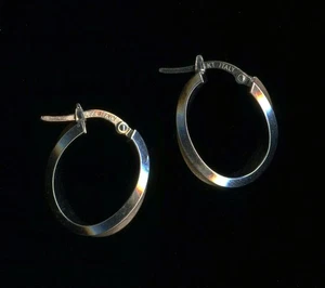 14K 1.38 Gram Solid Yellow & White Gold 22mm Twisted Oval Hoop Snap Earrings -YT - Picture 1 of 1