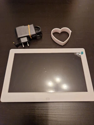 🖼️ 7” Digital Photo Frame – White with Heart Stand & EU Plug – New - Image 1 of 4