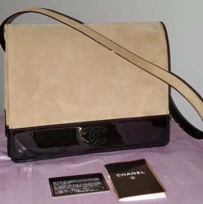 Bolso Chanel Auténtico Vintage Negro Charol y Gamuza Tostada Solapa Logo Nuevo Sin Caja Foto 1 de 4