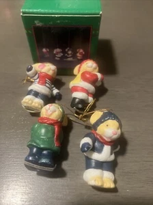 Juego de 4 adornos House of Lloyd Mouse Navidad alrededor de la Copa Mundial de Good Cheer - Imagen 1 de 6