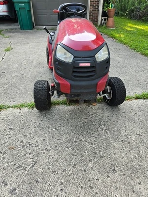 CRAFTSMAN Lawn Mower Tractor - Great Condition - Image 1 of 4