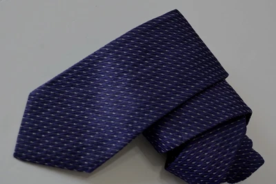 Corbata de cuello HUGO BOSS SEDA MORADA PARA HOMBRE CON: 3 "POR L: 59" HECHA EN ITALIA Foto 1 de 4