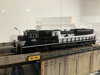 Fox Valley Models N Scale FVM 71164 SD70ACe Norfolk Southern NS 1052. - Image 1 of 4