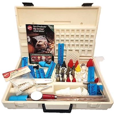 Lote de libros organizadores de suministros cargados estuche de transporte decoración de pasteles Wilton vintage años 80 Foto 1 de 4