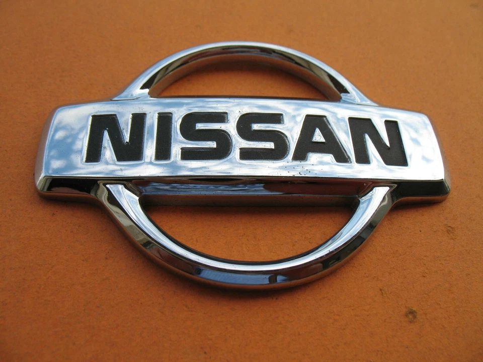 98 99 00 01 NISSAN ALTIMA TAPA TRASERA CENTRO CROMO EMBLEMA LOGOTIPO INSIGNIA SIGNO A23903 Foto 1 de 2