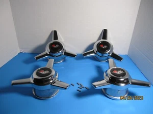 4  CORVETE C3 71-82 3 BAR  SPINNERS  CENTER CAPS  / FACTORY WHEELS BLA/SUP/FLA - Picture 1 of 2