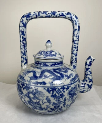 TETERA CHINA DE GRAN TAMAÑO TETERA AZUL Y BLANCA CON MANGO DE CERÁMICA Foto 1 de 4