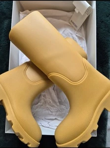 Women's Yellow Marsh High Rubber Rainboot, Brand Size 5. - Picture 1 of 13