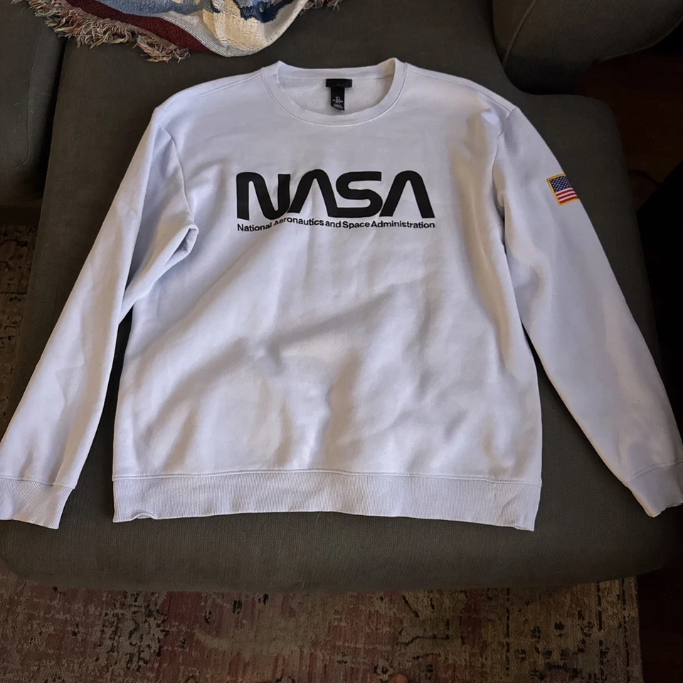 Sudadera NASA Talla L Para Hombres H&M Administración Nacional de Aeronáutica del Espacio Azul Foto 1 de 4