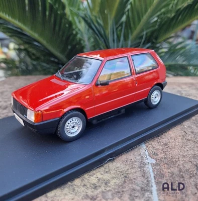 modellino auto scala 1/24 fiat uno 3 porte modellini da collezione die cast - Immagine 1 di 4