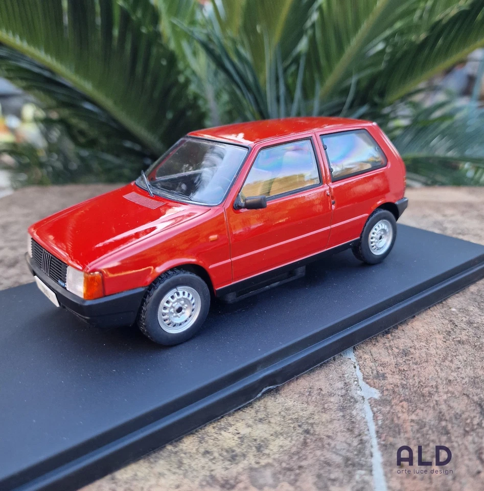 modellino auto scala 1/24 fiat uno 3 porte modellini da collezione die cast - Immagine 1 di 4