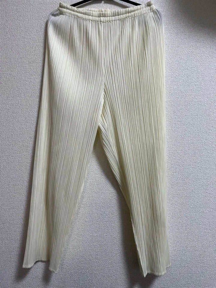 PANTALONES PLISADOS ISSEY MIYAKE USADOS, TALLA M, CREMA BUENOS Foto 1 de 4