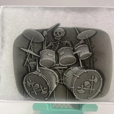 Серебристый Череп Скелет Играющие Барабаны Ремень Пряжка Байкер Тяжелый Металл Рок - Изображение 1 из 2