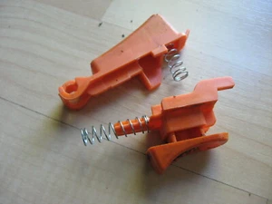 Juego de botones de encendido y pestillos de seguridad para motosierra Remington RM1640W #G44D - Imagen 1 de 4