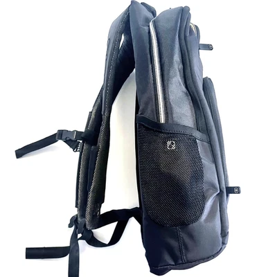 Ogio Convoy,黑色,衬垫 17 英寸笔记本电脑背包 - 二手 — 第 1/4 张图片