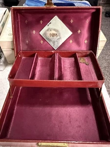 Vintage Schmuckkästchen mit Schlüssel, rot gefüttert Samt und Satin - Bild 1 von 11